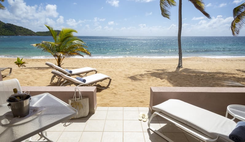 4 - Junior Suite Beachfront (Lower Level) Terrace